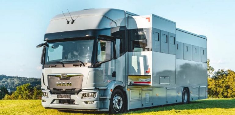 MAN TGM 18.320 HTI POP OUT 6 HORSES