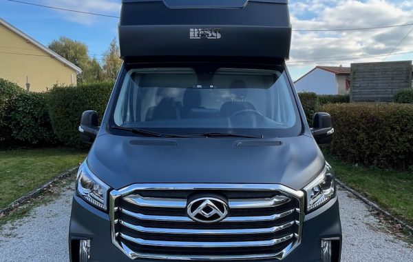 MAXUS DELIVER 9 LUXURY MSG STALLION LIGHT