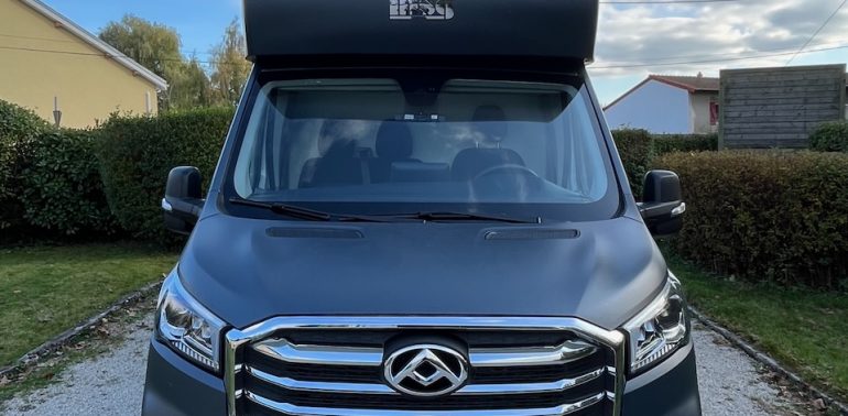 MAXUS DELIVER 9 LUXURY MSG STALLION LIGHT