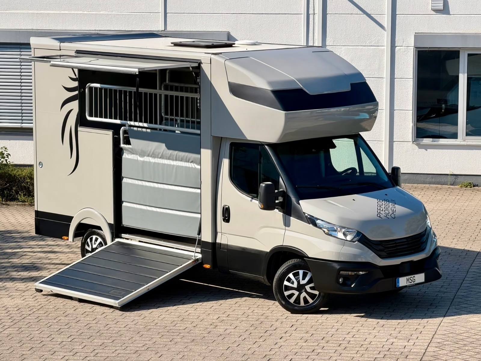 iveco daily 35s21 stallion light msg rs grauglanz1