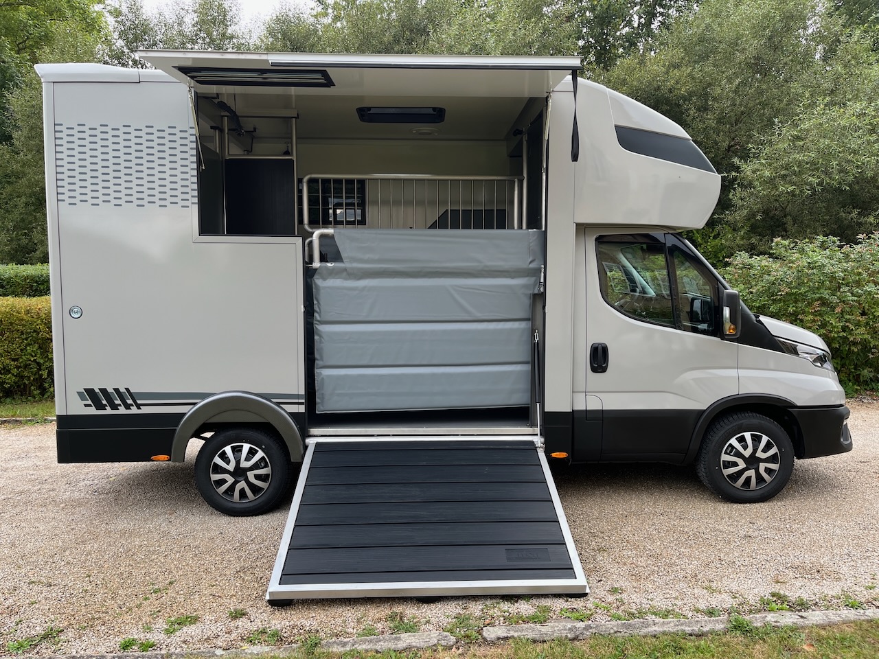 iveco daily 35s21 stallion light msg rs grauglanz12