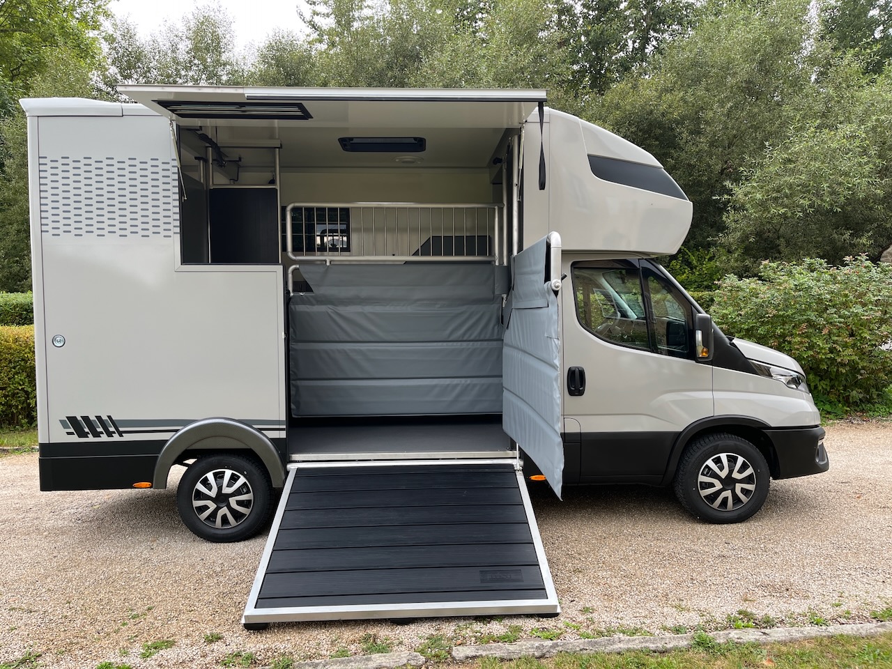 iveco daily 35s21 stallion light msg rs grauglanz13
