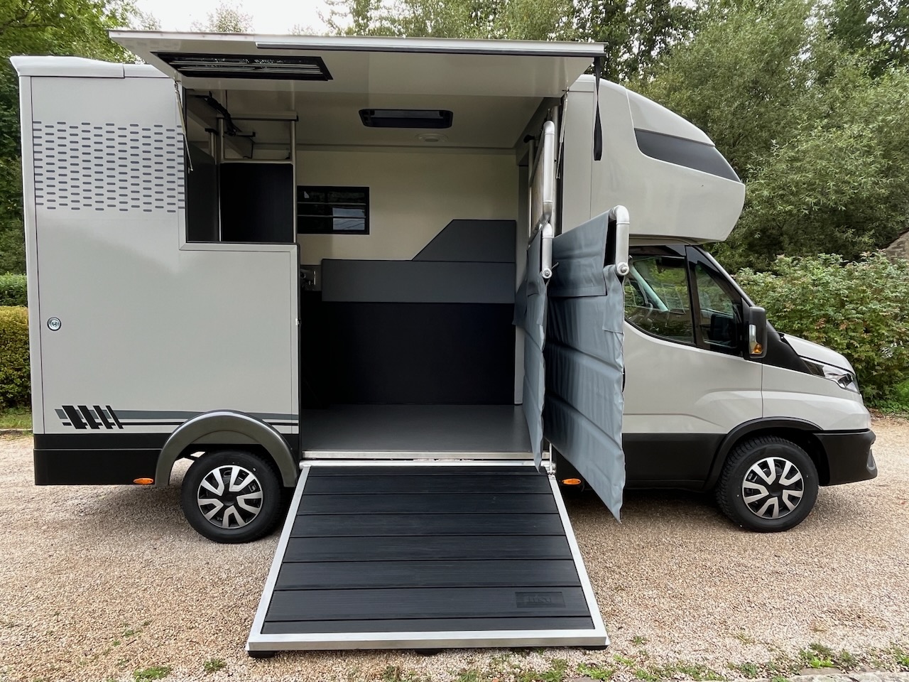 iveco daily 35s21 stallion light msg rs grauglanz17