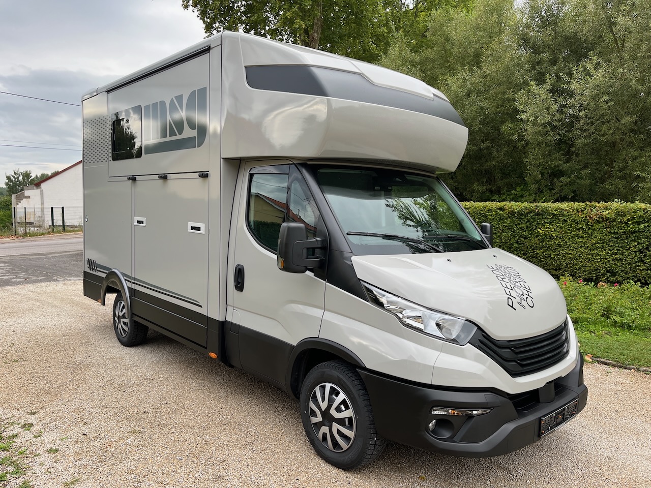 iveco daily 35s21 stallion light msg rs grauglanz3