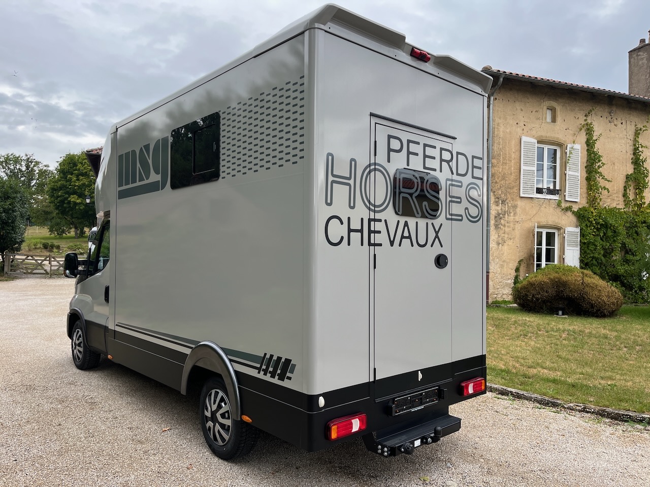 iveco daily 35s21 stallion light msg rs grauglanz6