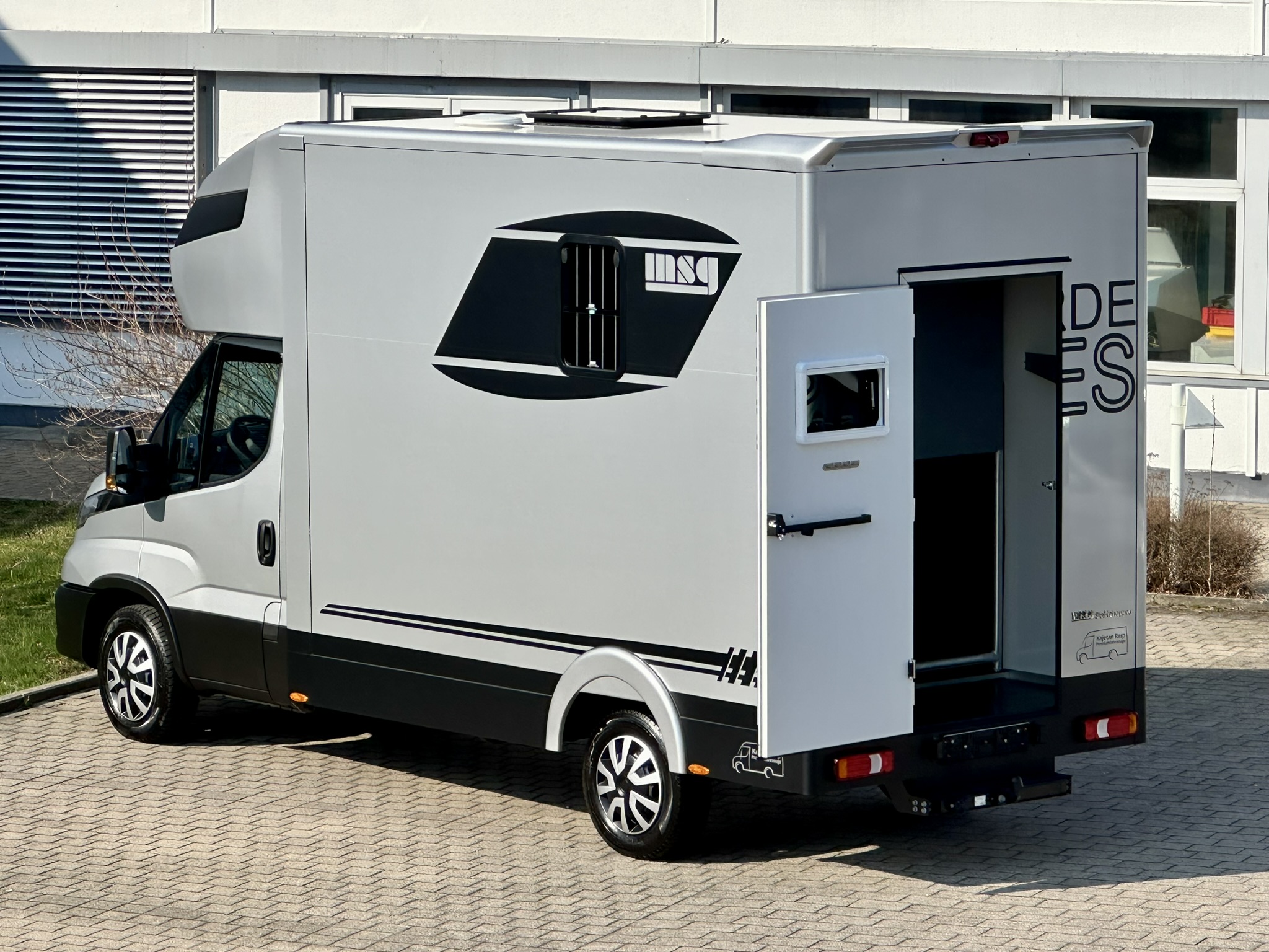 iveco daily 35s21 stallion light msg silber7