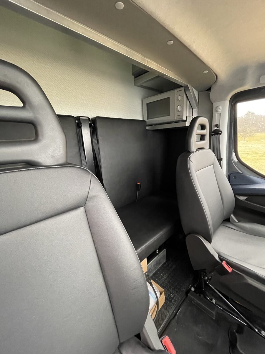 iveco daily 50 210 hi matic bleu xxl msg11.jpeg