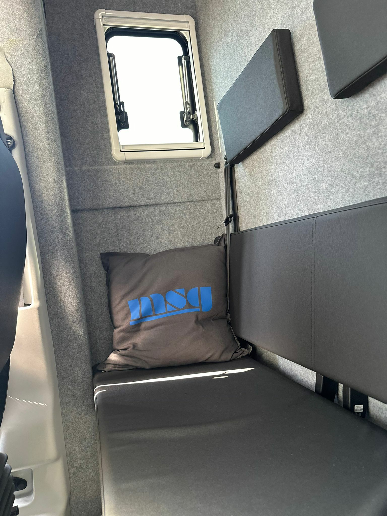 iveco daily 50 210 hi matic bleu xxl msg13