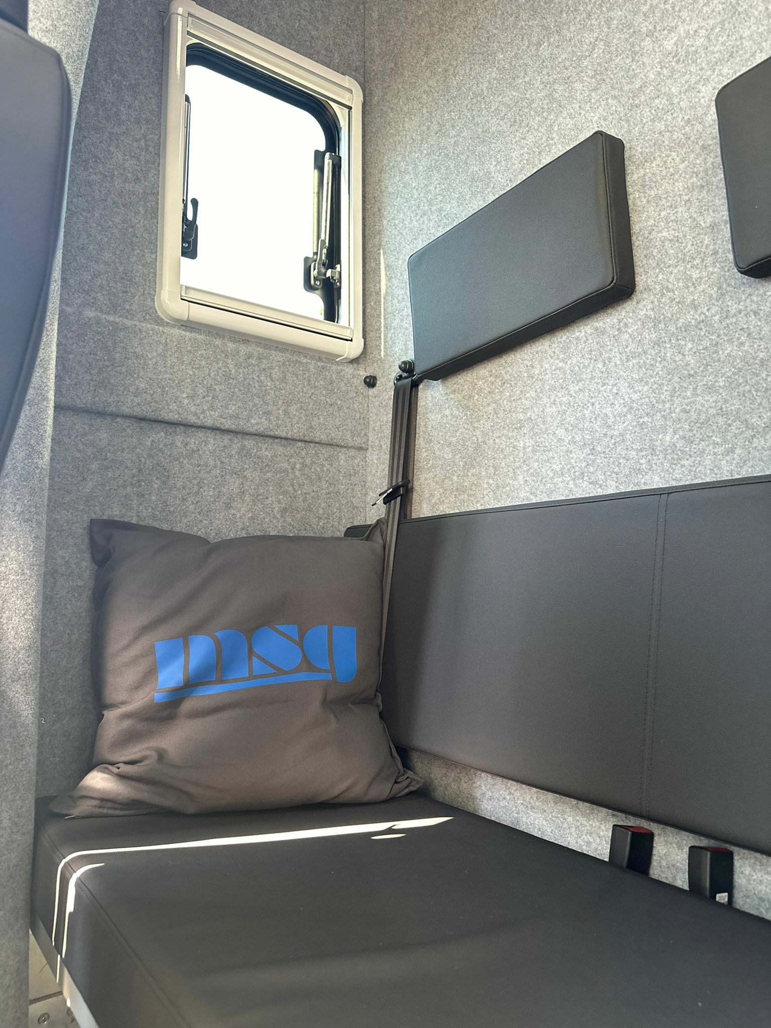 iveco daily 50 210 hi matic bleu xxl msg16