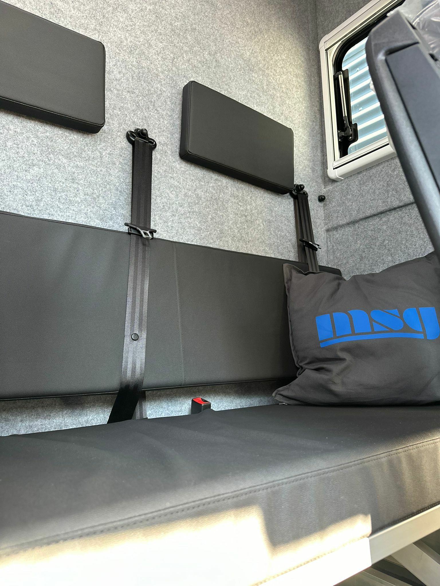 iveco daily 50 210 hi matic bleu xxl msg17