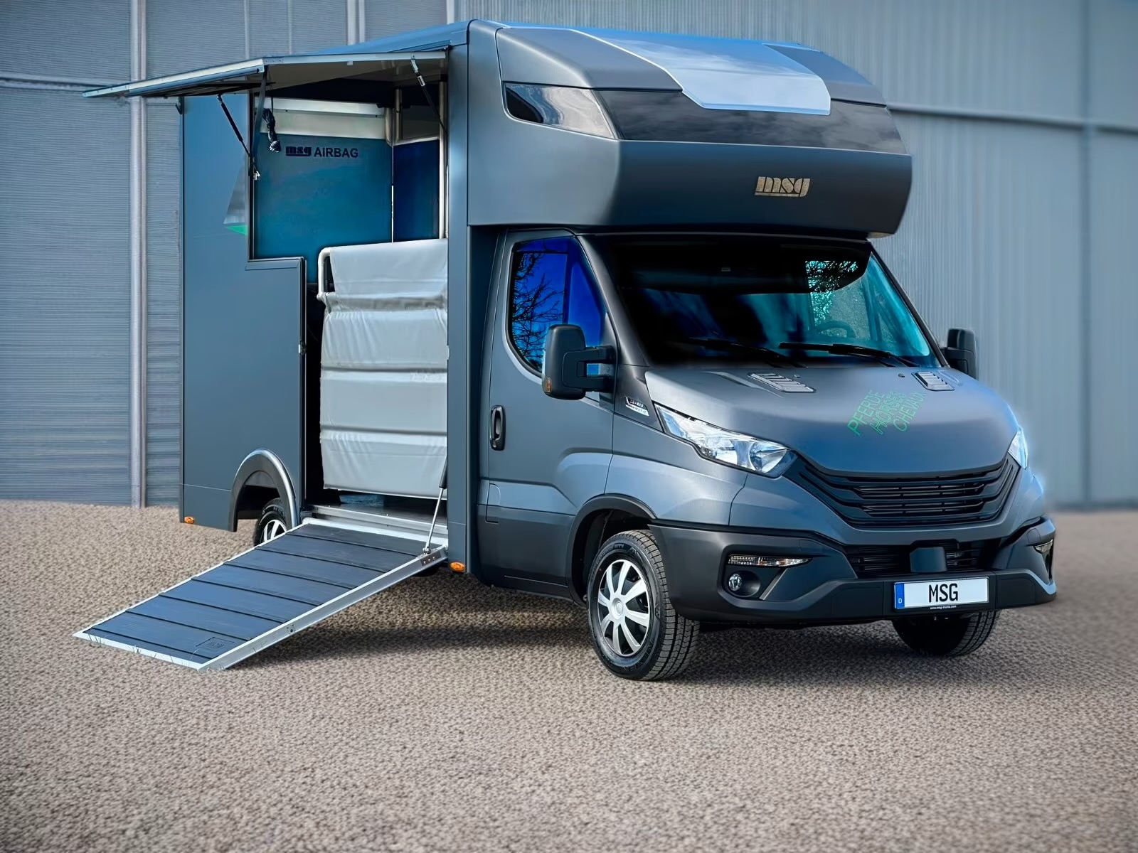 iveco daily hi matic 35 210 msg stallion light stormgrey matt1
