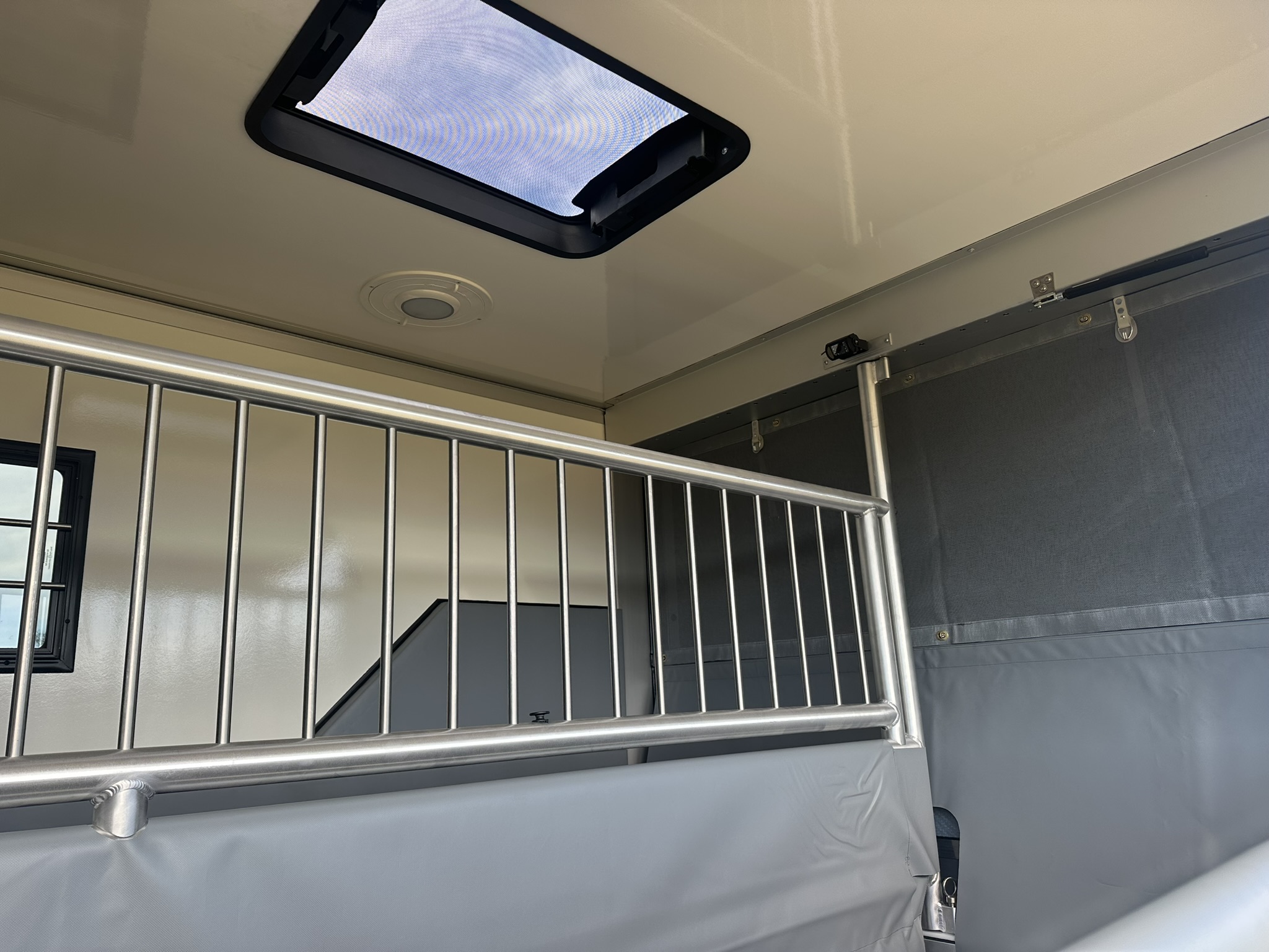 iveco daily hi matic 35 210 msg stallion light stormgrey matt11