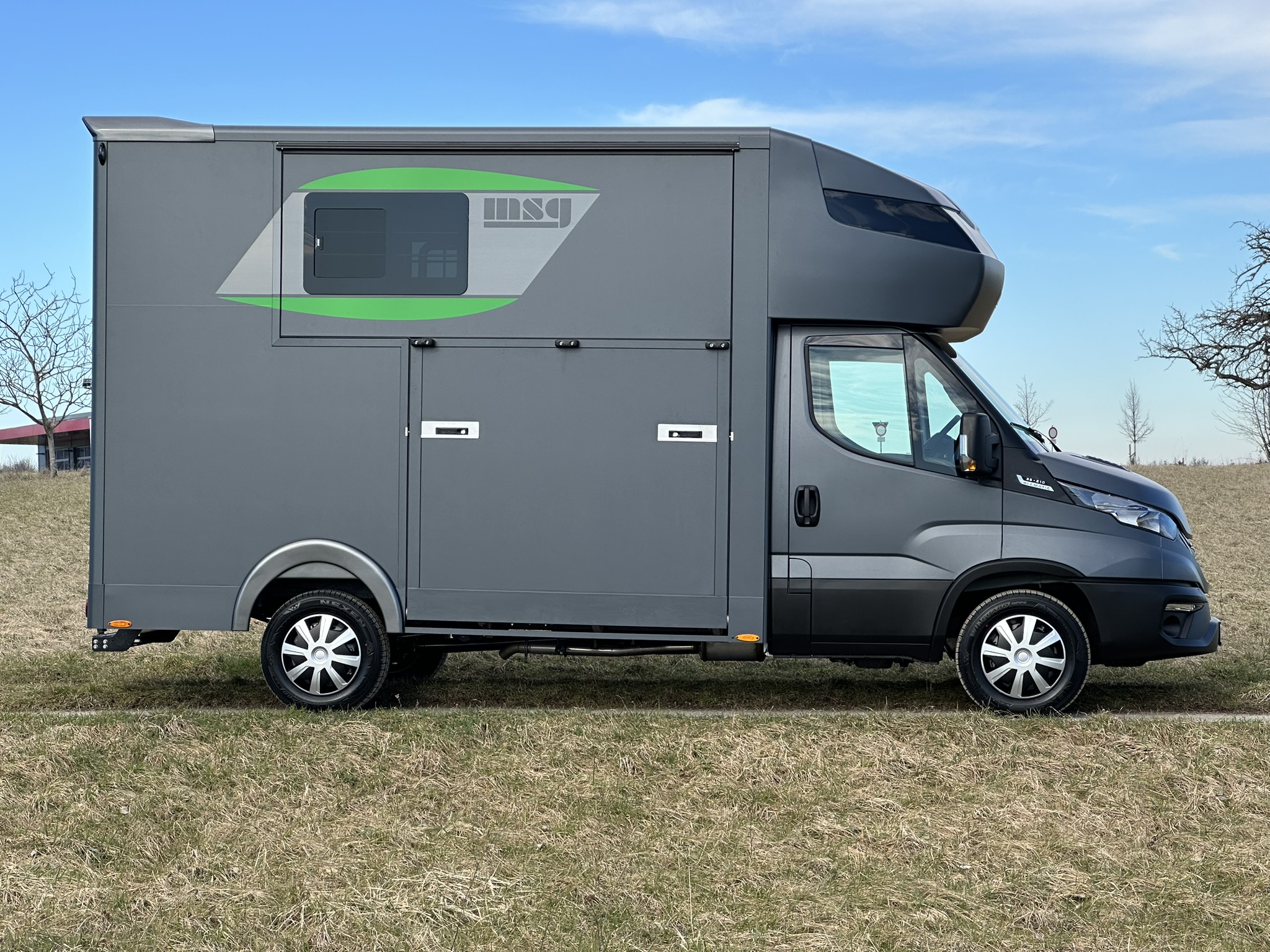 iveco daily hi matic 35 210 msg stallion light stormgrey matt4