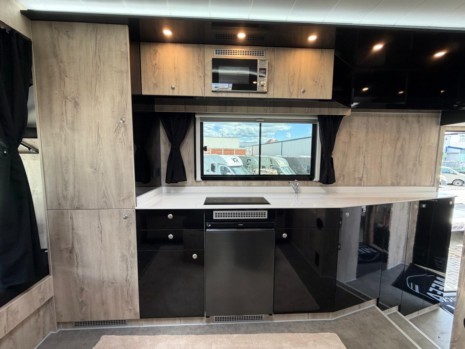 man tgm 18.320 anka gris foncé mefa11