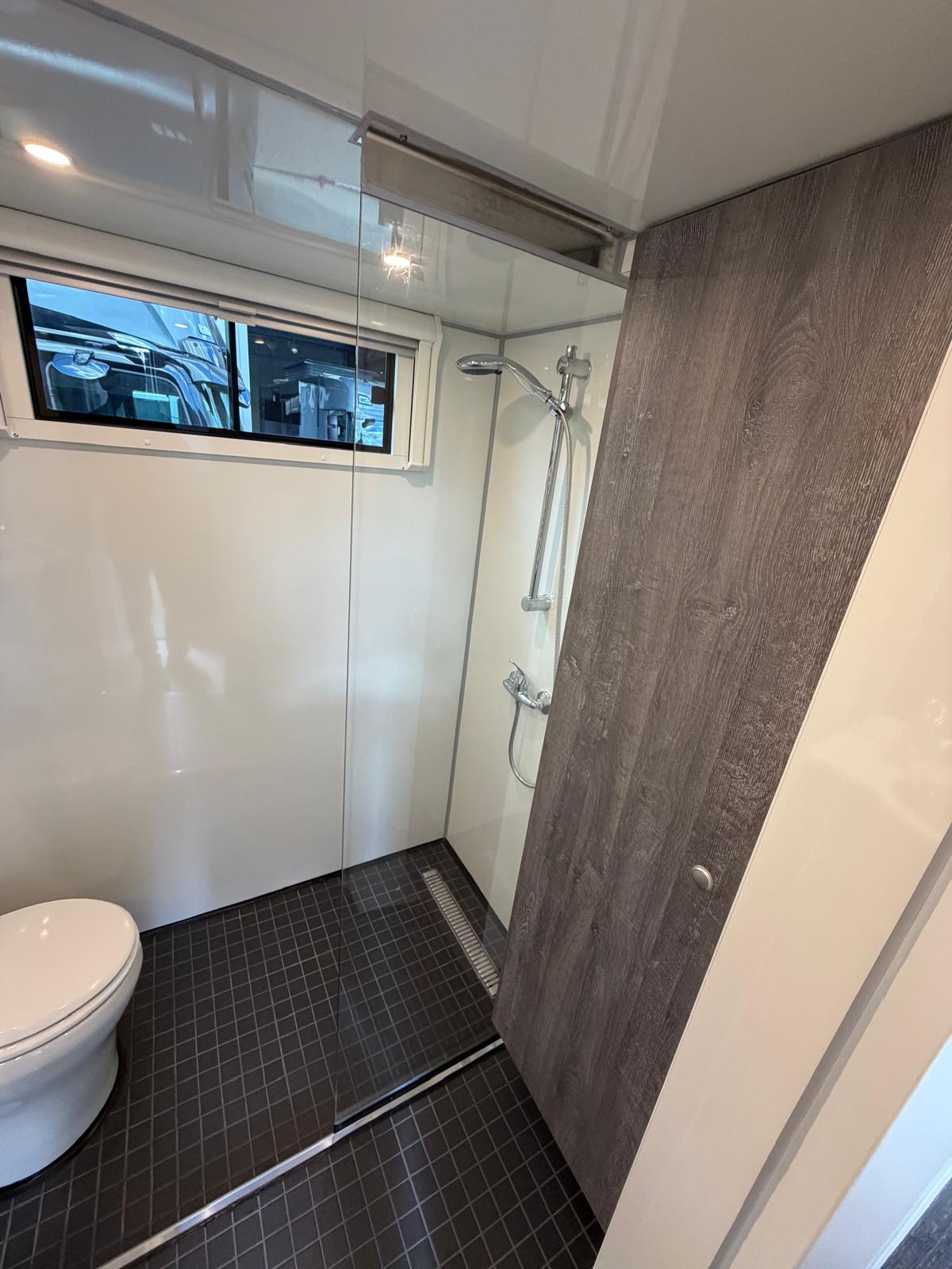 man tgm 18.320 anka gris foncé mefa5
