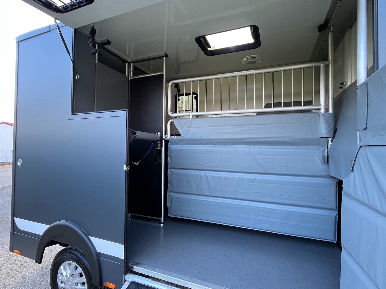 maxus stallion light msg stormgrey matt17