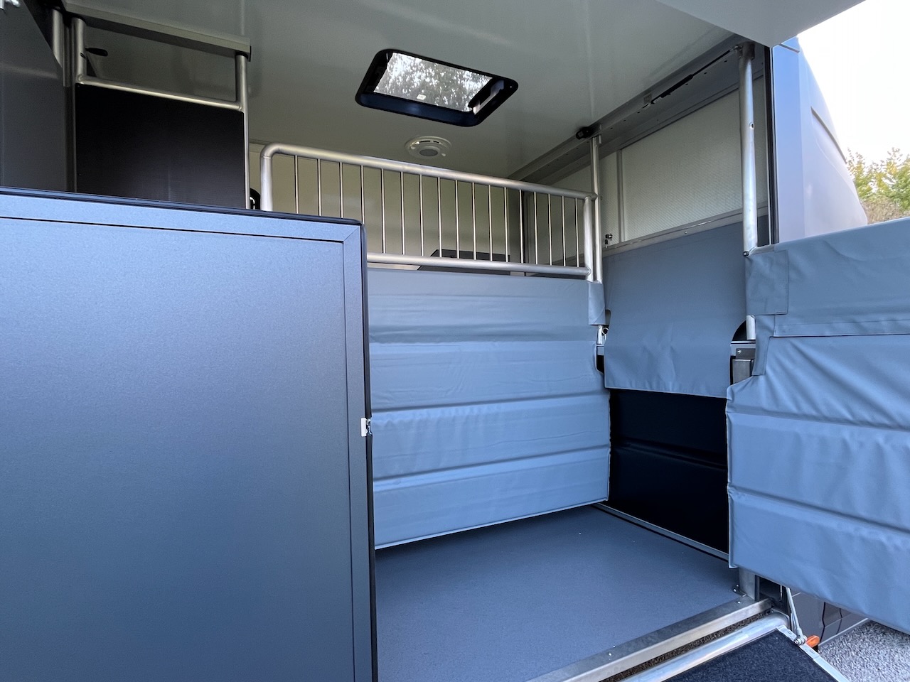 maxus stallion light msg stormgrey matt18