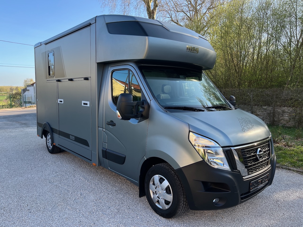 nissan interstar 165 stallion light expo2
