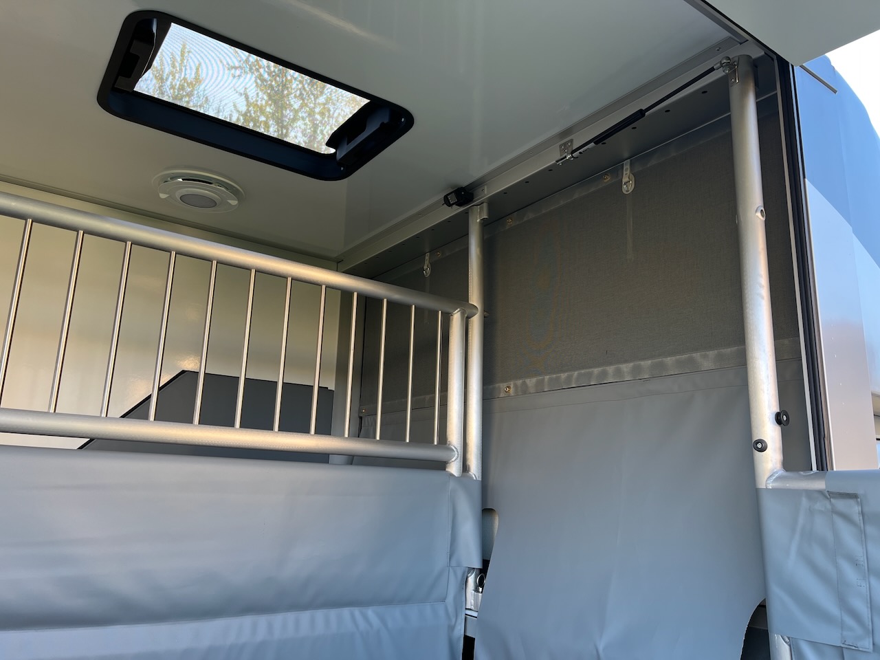 nissan interstar 165 superlight plus expo13