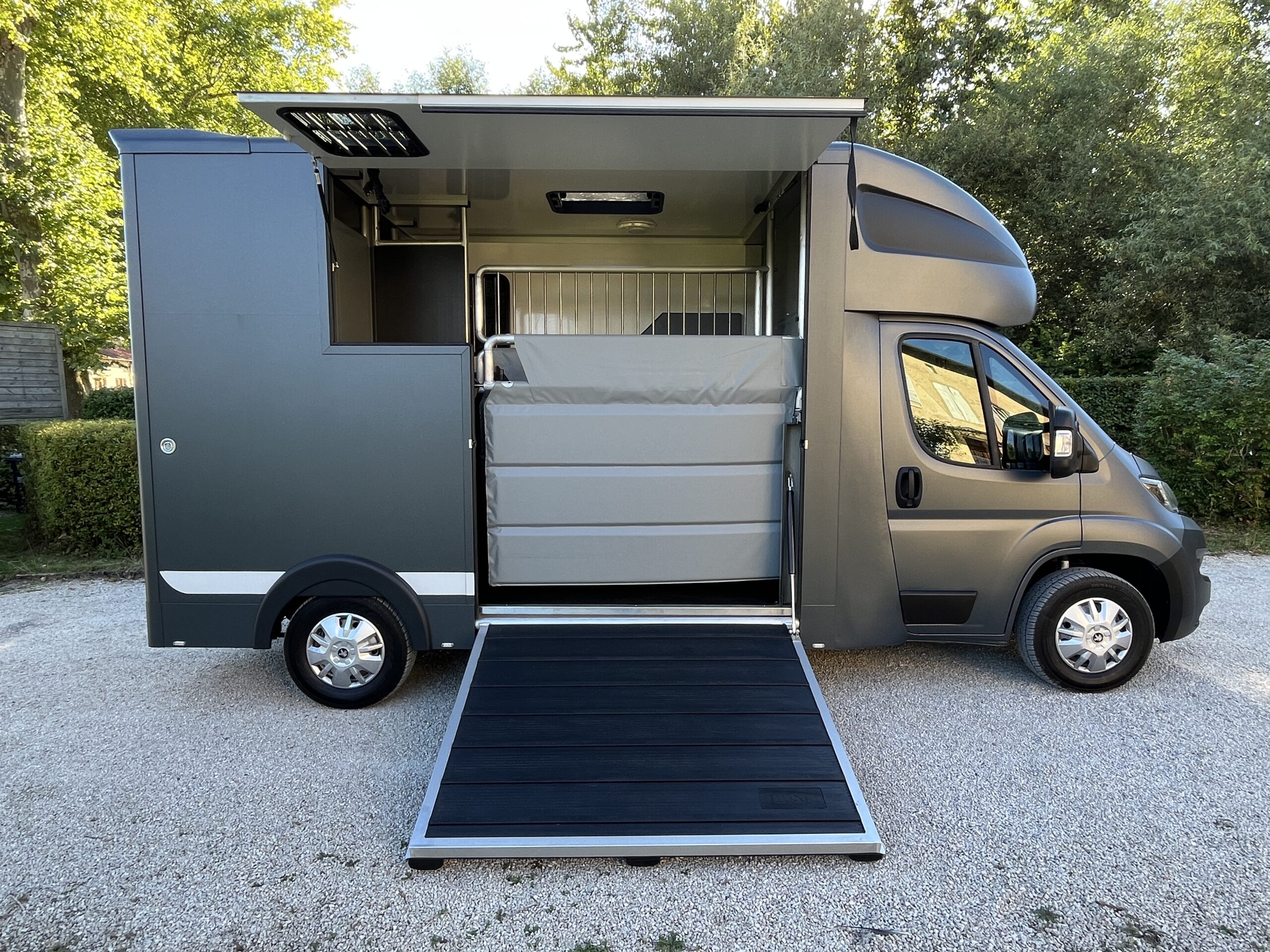 peugeot boxer 165 stallion light stormgrey matt msg17