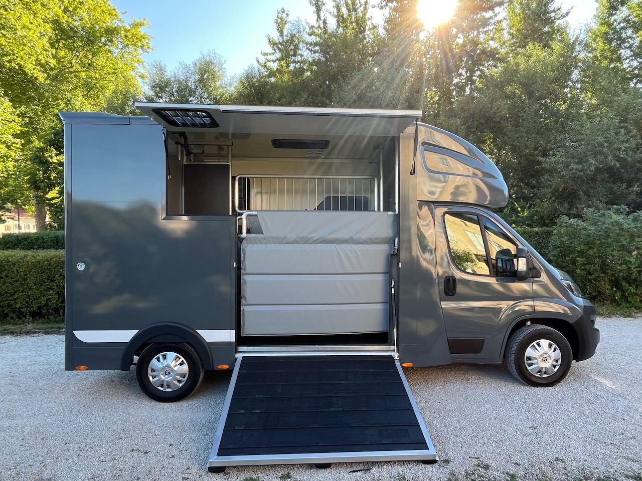 peugeot boxer 165 stallion light urbangrey msg19