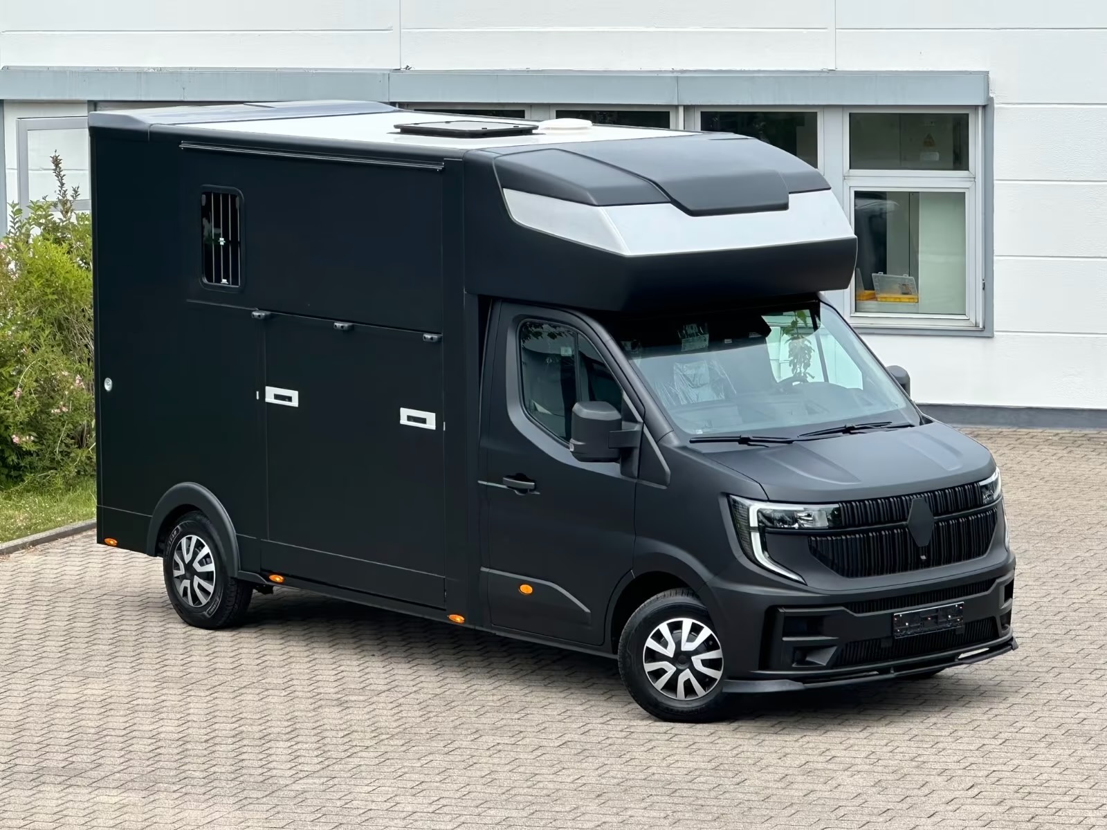 renault master 170 stallion light msg1