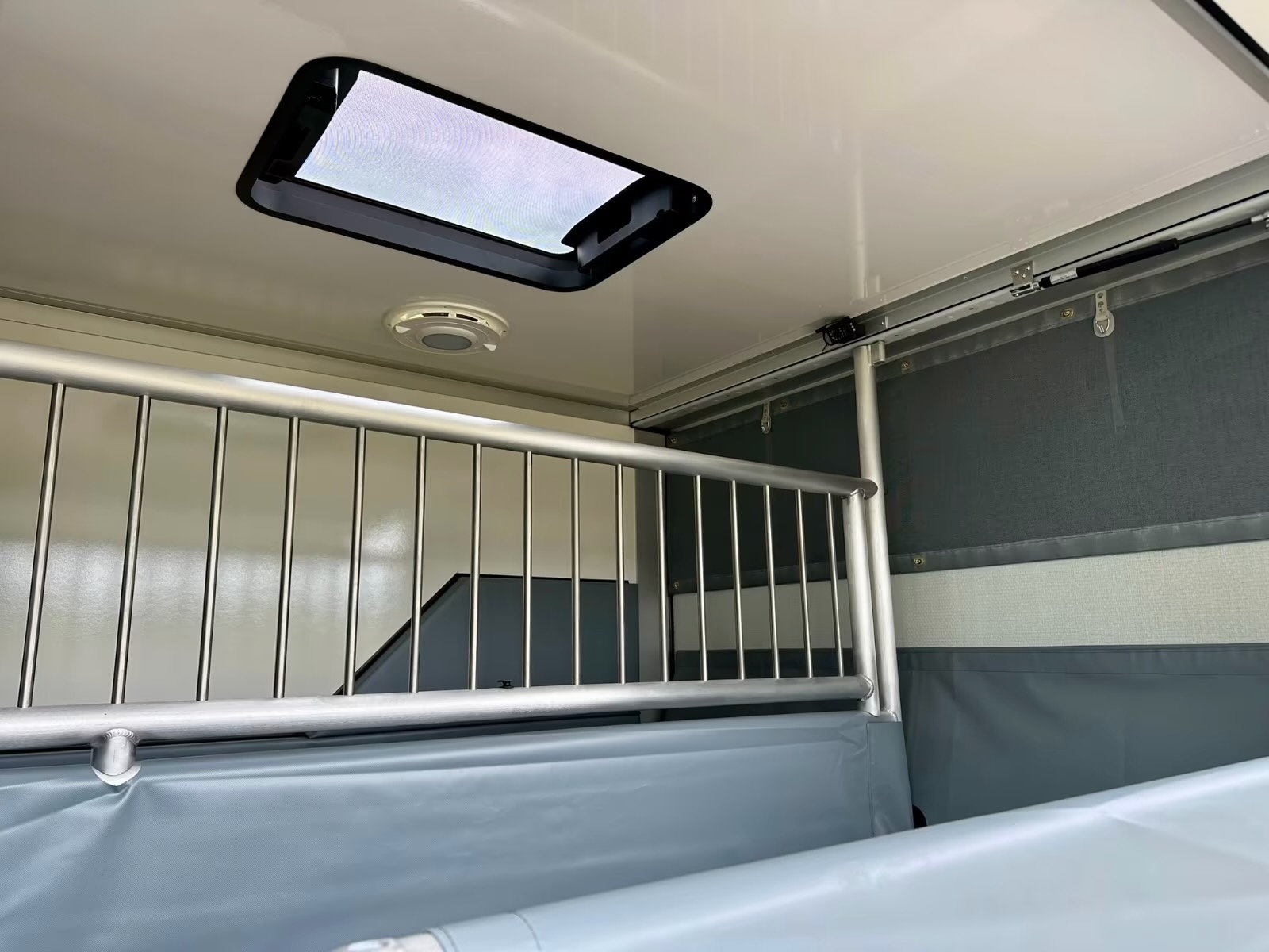 renault master 170 stallion light msg10