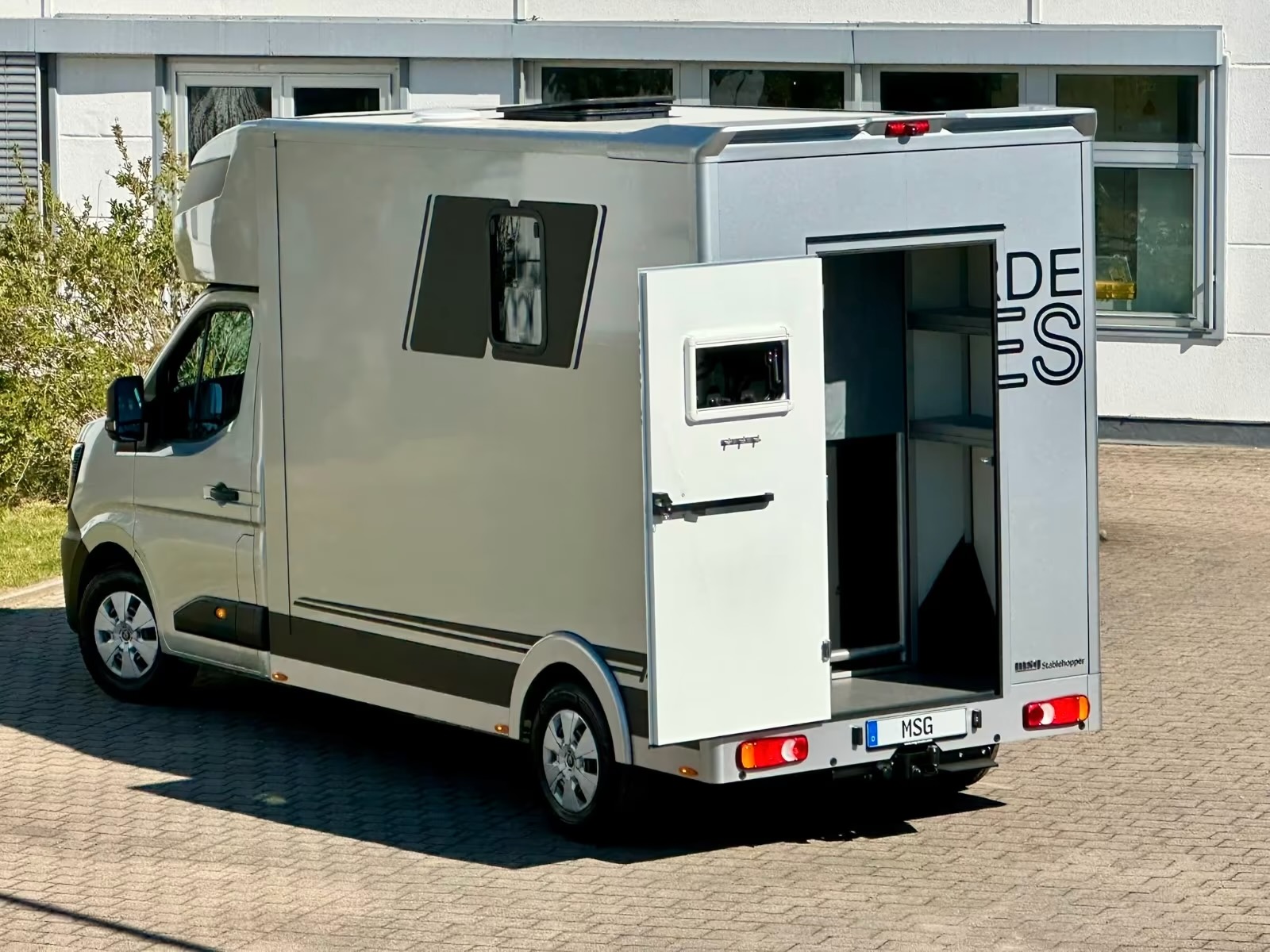 renault master 170 stallion light silber msg10