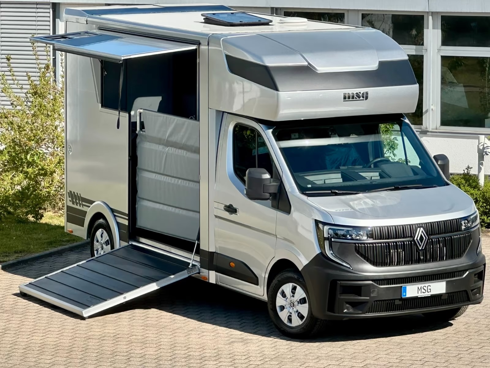 renault master 170 stallion light silber msg8
